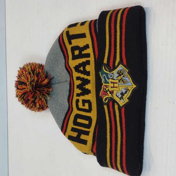 Harry Potter Warner Bros. Hogwarts Beanie Crest Patch Pom Black/Gold/ Red/ Gray - Picture 2 of 8